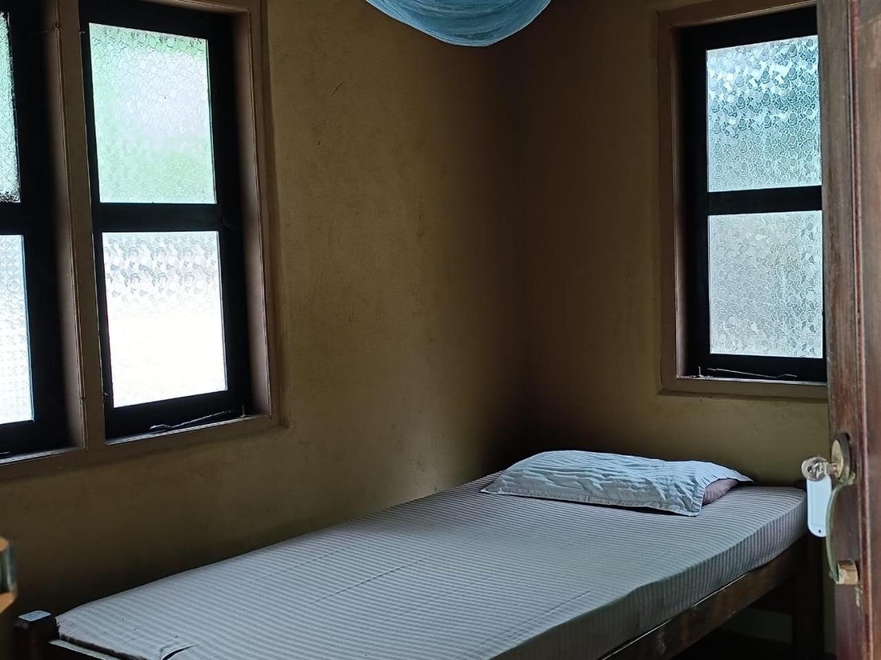 Light House Beach Hut Komari Extérieur photo