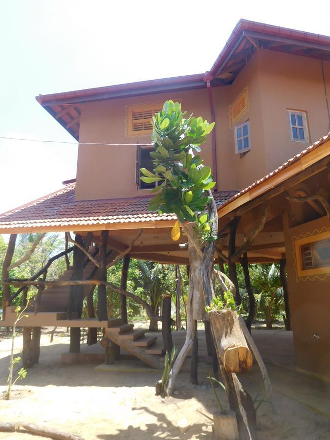 Light House Beach Hut Komari Extérieur photo