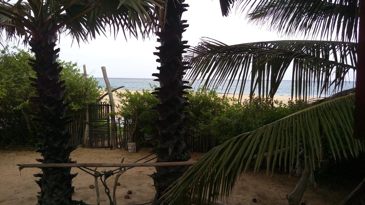 Light House Beach Hut Komari Extérieur photo