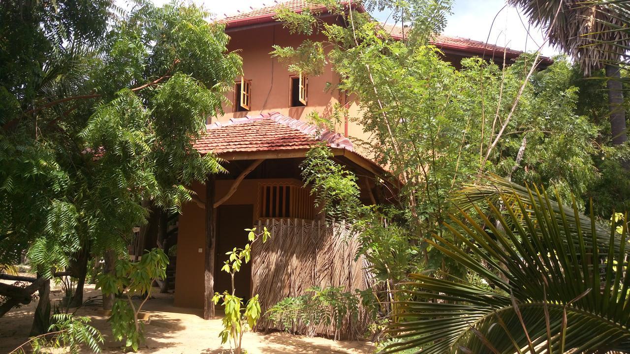 Light House Beach Hut Komari Extérieur photo