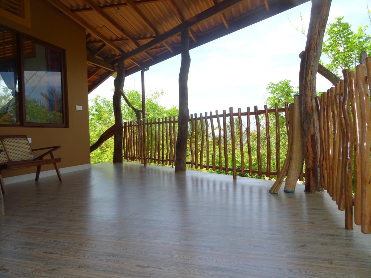 Light House Beach Hut Komari Extérieur photo