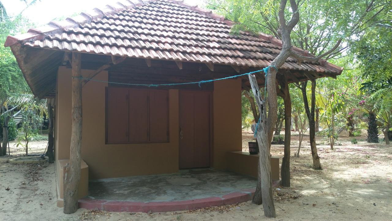 Light House Beach Hut Komari Extérieur photo