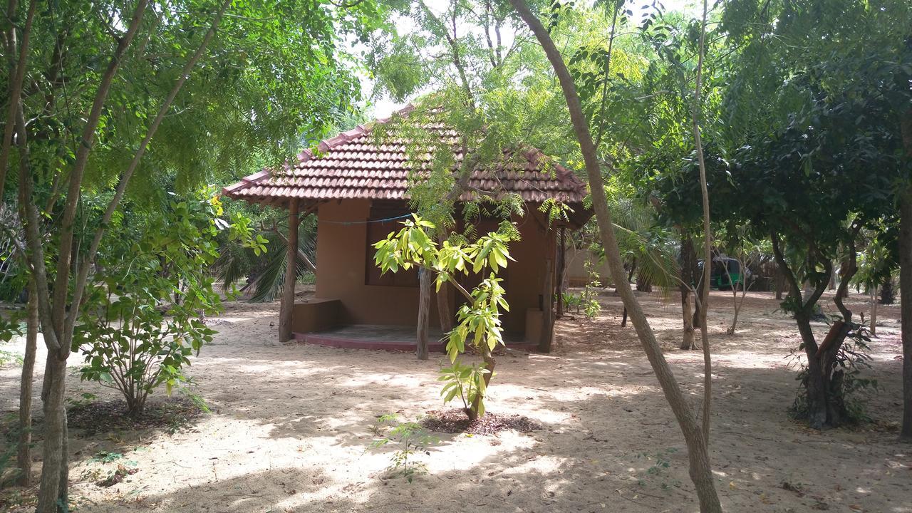 Light House Beach Hut Komari Extérieur photo